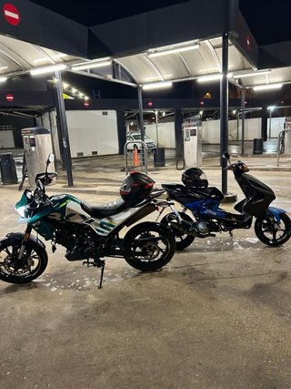 Yamaha Aerox Azul y Negro