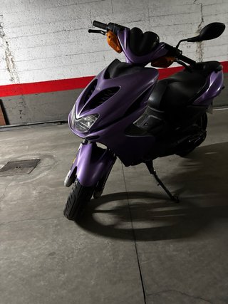 Yamaha Aerox Azul y Negro
