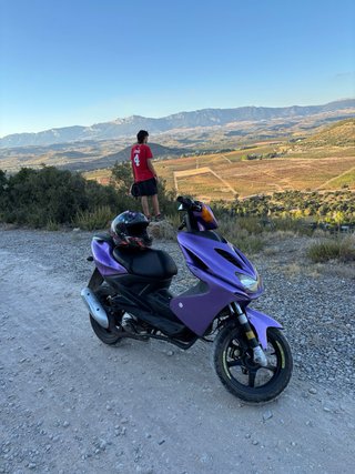 Yamaha Aerox Azul y Negro