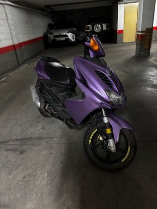 Yamaha Aerox Azul y Negro