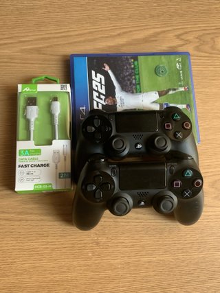 PS4 500GB + 2 Mandos + FC 25