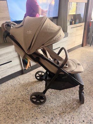 Silla de paseo Joie beige