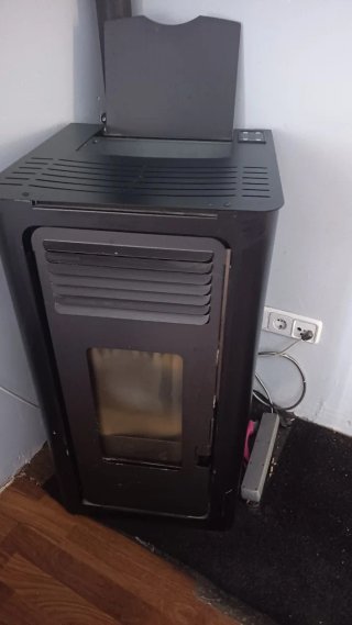 Estufa de pellets negra