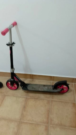 Patinete infantil negro y rosa