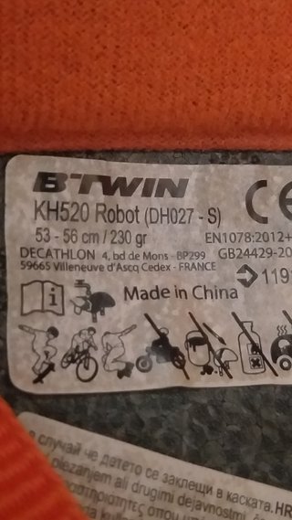 Casco B'Twin naranja y negro