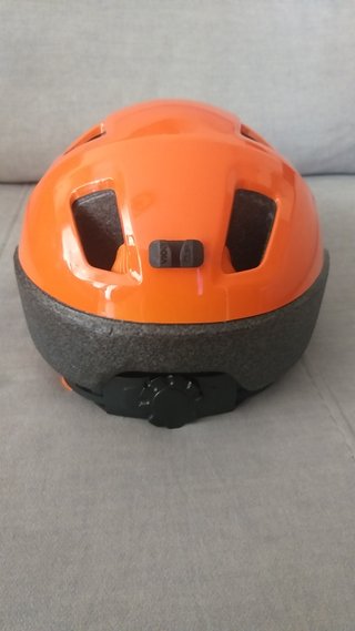 Casco B'Twin naranja y negro