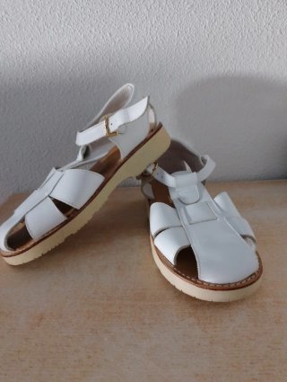 Sandalias blancas de piel