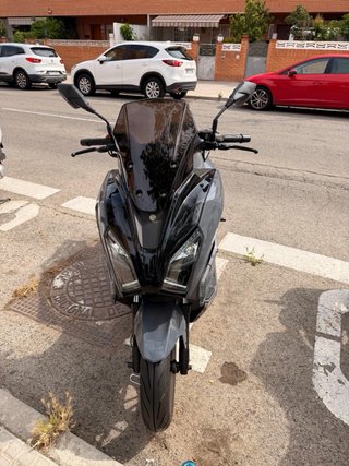 Moto MBP 125cc Gris/Negro Maxi-Scooter