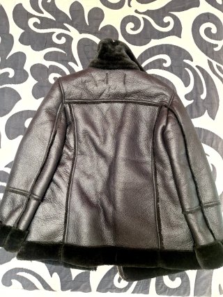 Chaqueta negra con forro de pelo