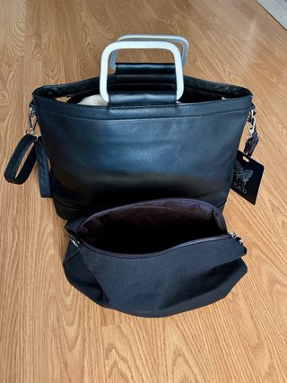 Bolso negro troquelado floral