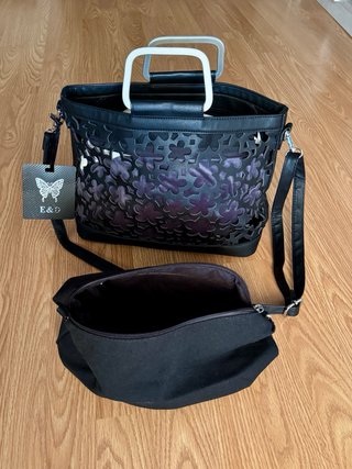Bolso negro troquelado floral