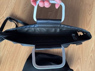 Bolso negro troquelado floral