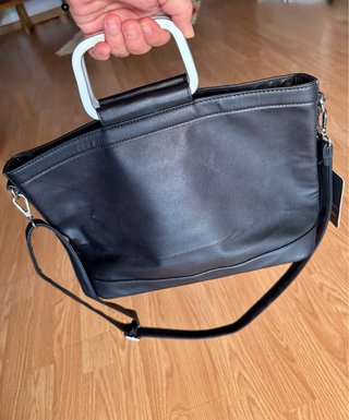 Bolso negro troquelado floral