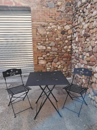 Conjunto mesa y 2 sillas plegables   hierro jardín