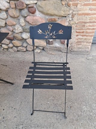 Conjunto mesa y 2 sillas plegables   hierro jardín