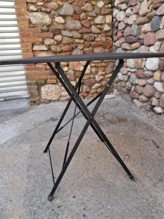 Conjunto mesa y 2 sillas plegables   hierro jardín