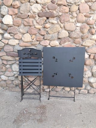 Conjunto mesa y 2 sillas plegables   hierro jardín