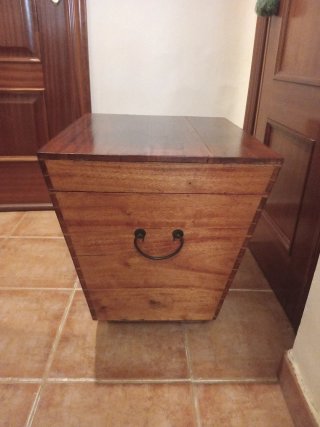 Baúl de madera teca