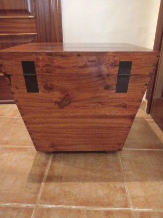 Baúl de madera teca