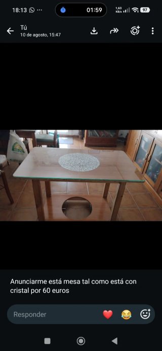 Mesa de madera con cristal