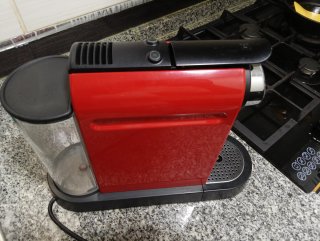 Cafetera Nespresso Roja