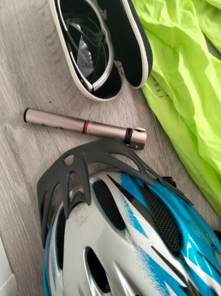 Casco y ropa ciclismo