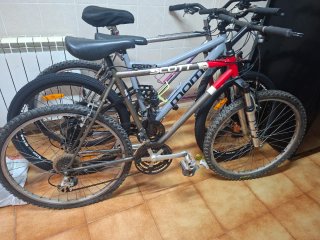 Bicicleta Scott gris y roja
