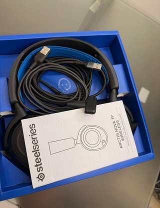 Audífonos SteelSeries Nova 7P Negros y Azules