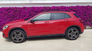 Mercedes GLA Rojo