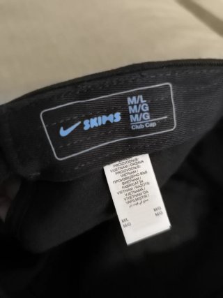 Gorra Nike x SKIMS Negra