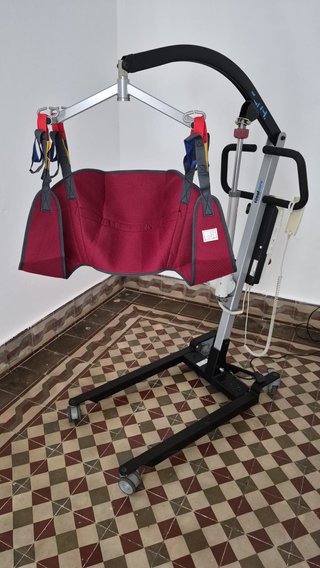 Cama y Colchón Ortopédicos y Grúa con Arnés