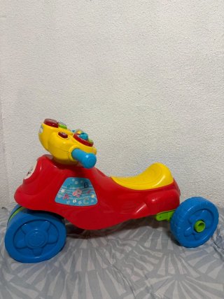 Coche de juguete VTech con música y luces