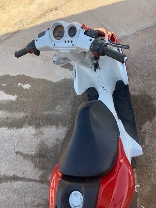 Scooter Yamaha Aerox R Ferrari Roja y Blanca