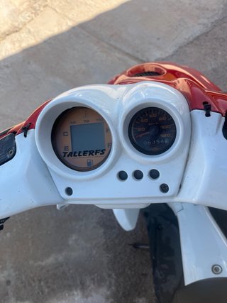 Scooter Yamaha Aerox R Ferrari Roja y Blanca