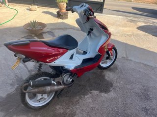 Scooter Yamaha Aerox R Ferrari Roja y Blanca