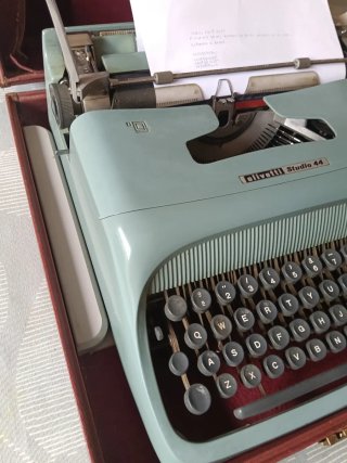 Máquina de escribir Olivetti Studio 44