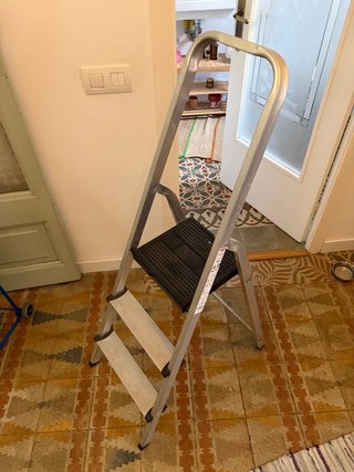 Escalera de aluminio para el hogar