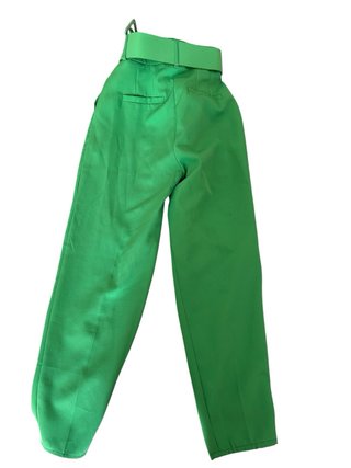 Pantalón verde con cinturón