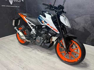 KTM Duke 125 ABS Blanca y Naranja