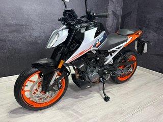 KTM Duke 125 ABS Blanca y Naranja