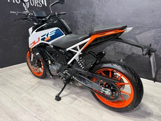 KTM Duke 125 ABS Blanca y Naranja