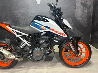 KTM Duke 125 ABS Blanca y Naranja