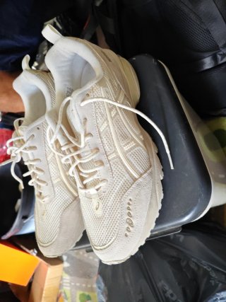 Zapatillas Asics 1090v2 Beige