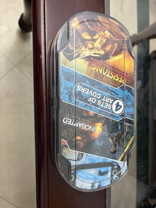 PS Vita Negra + Estuche + 2 Juegos