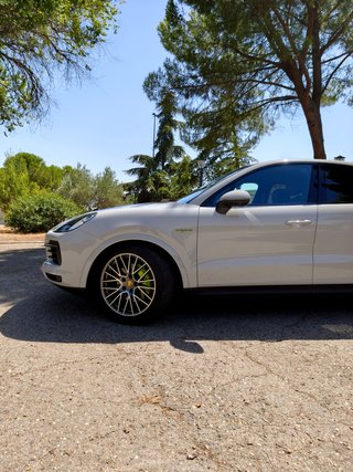 PORSCHE CAYENNE E-HYBRID PLATINUM EDITION (2023)