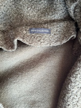 Chaqueta con capucha verde oliva