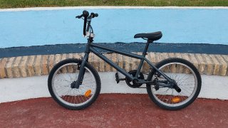 Bicicleta BMX gris
