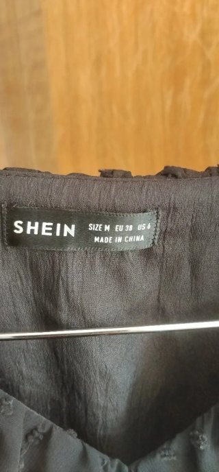 Vestido negro SHEIN volantes y cinturón Talla M