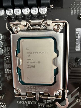 Combo intel Ultra 5 225 + placa gigabyte b860m+ram