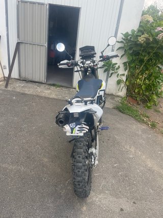 Husqvarna 701 Enduro Blanca y Amarilla